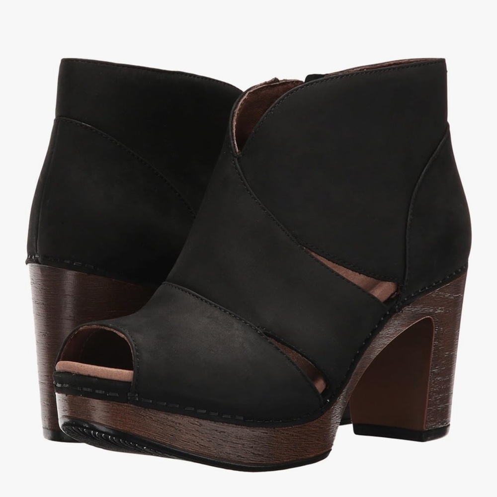 Dansko Women's Delphina Ankle Bootie size 42